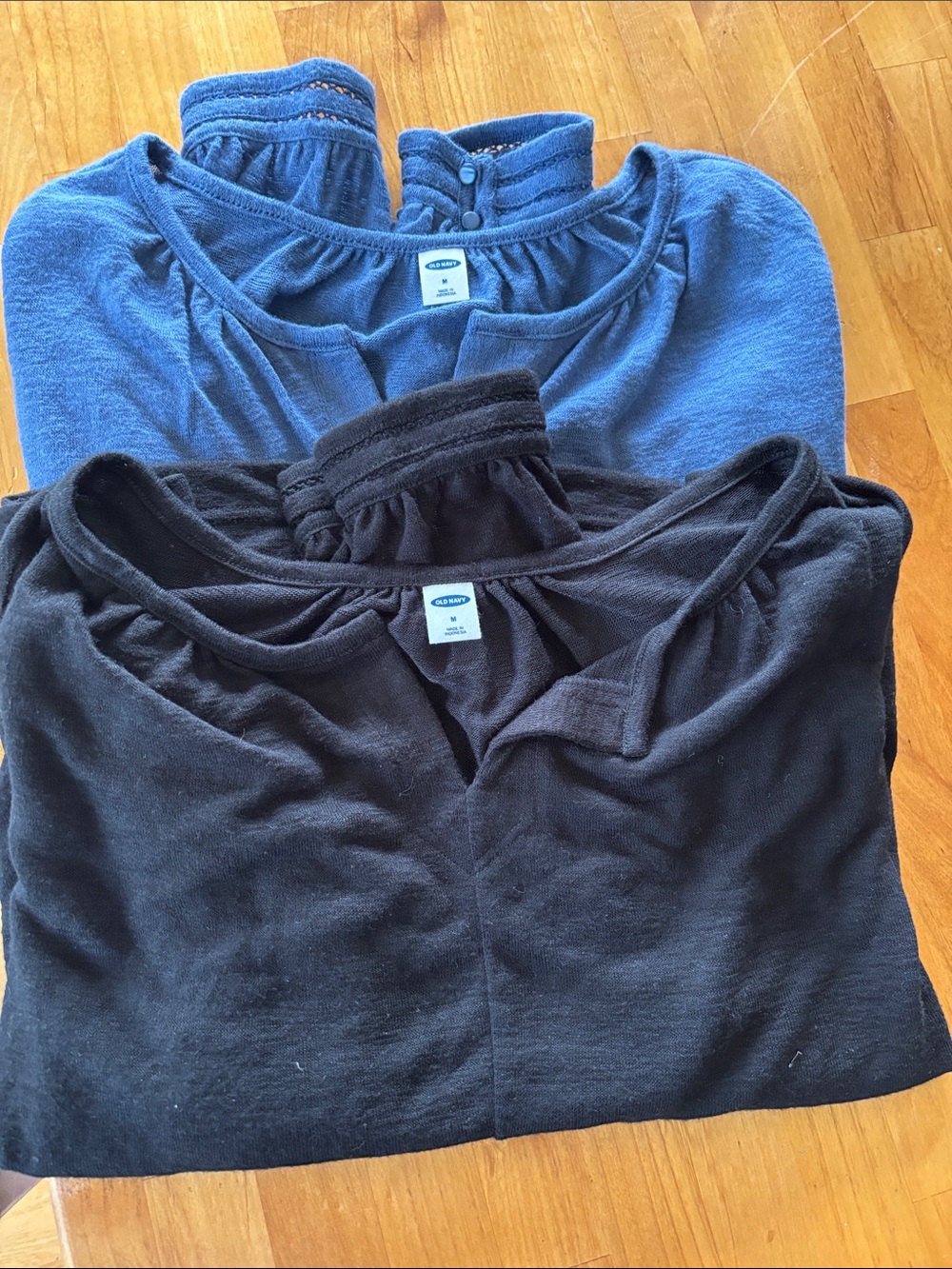 Old Navy Blue and Black Women’s Scoop Neck Tops (2 Pack)